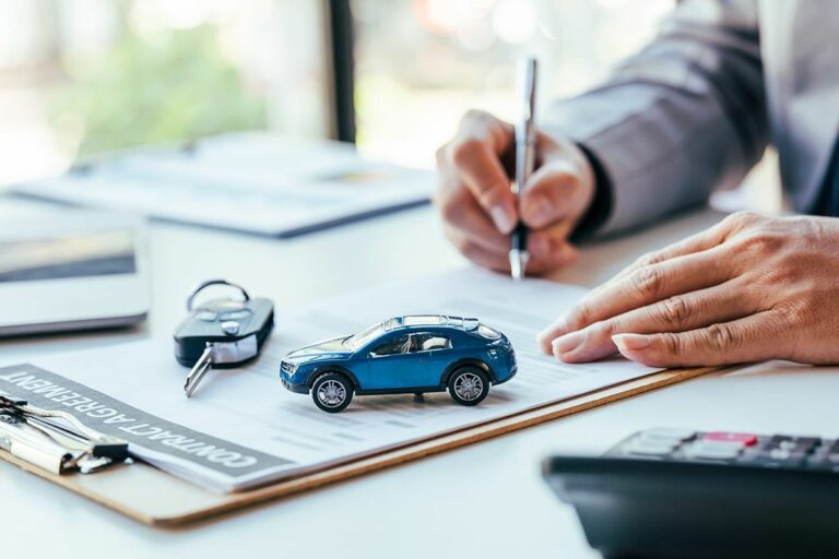 Trouvez la meilleure assurance auto avec notre guide concis pour une couverture sur mesure